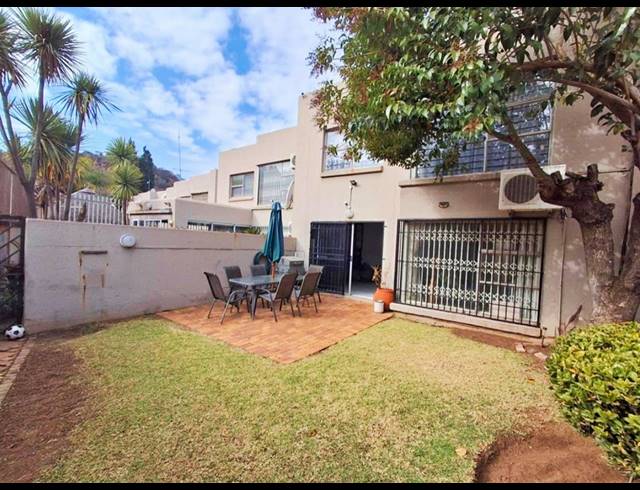 2 BEDROOM TOWNHOUSE FOR SALE IN BASSONIA